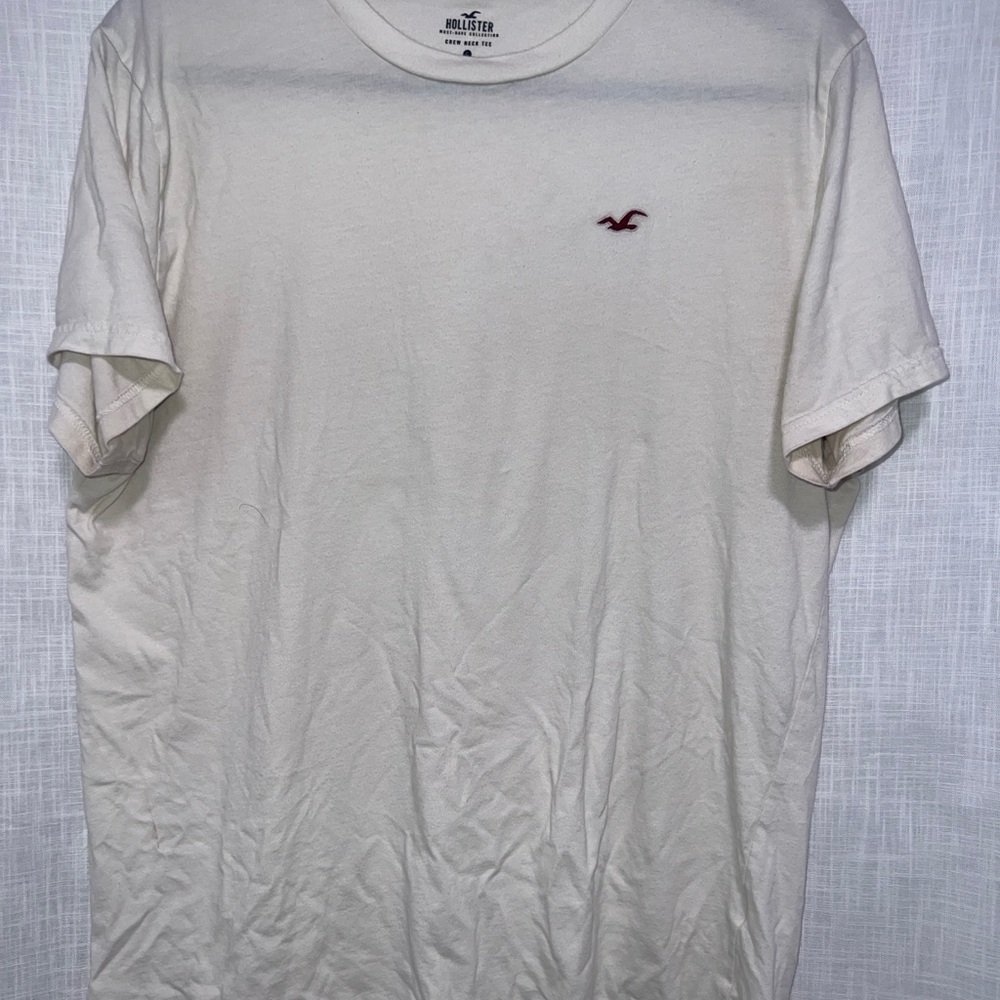 Hollister Men's Off-White Short Sleeve Tee